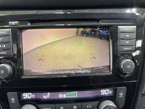 Used 2018 Nissan Rogue SV image 16