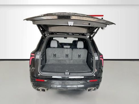 Used 2026 Chevrolet Traverse High Country FWD image 28
