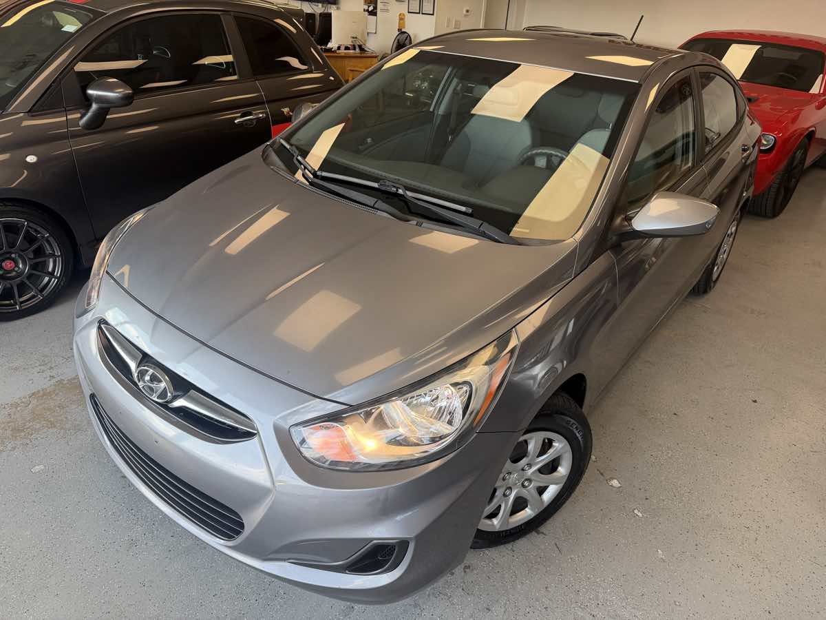 Used 2013 Hyundai Accent GLS FWD image 8