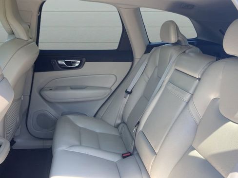 Used 2019 Volvo XC60 T6 Momentum w/ Premium Package AWD/4WD image 17