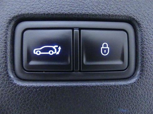 Used 2023 Genesis GV70 2.5T w/ Advanced Package image 37