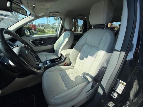 Used 2019 Land Rover Discovery Sport SE AWD/4WD image 8
