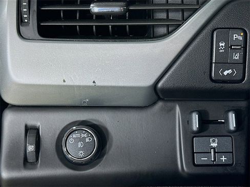 Used 2015 Chevrolet Tahoe LTZ image 12