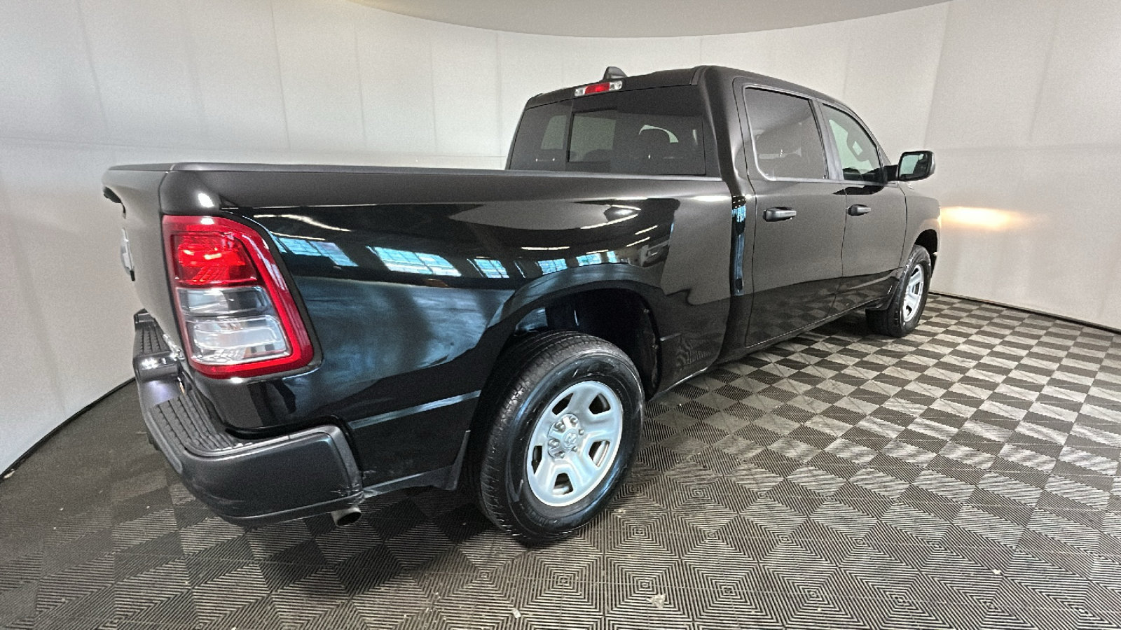 Used 2024 RAM 1500 Tradesman AWD/4WD image 3