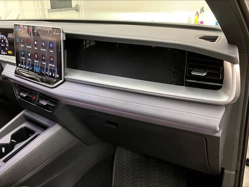 New 2026 Volkswagen Tiguan SE R-Line AWD/4WD image 28