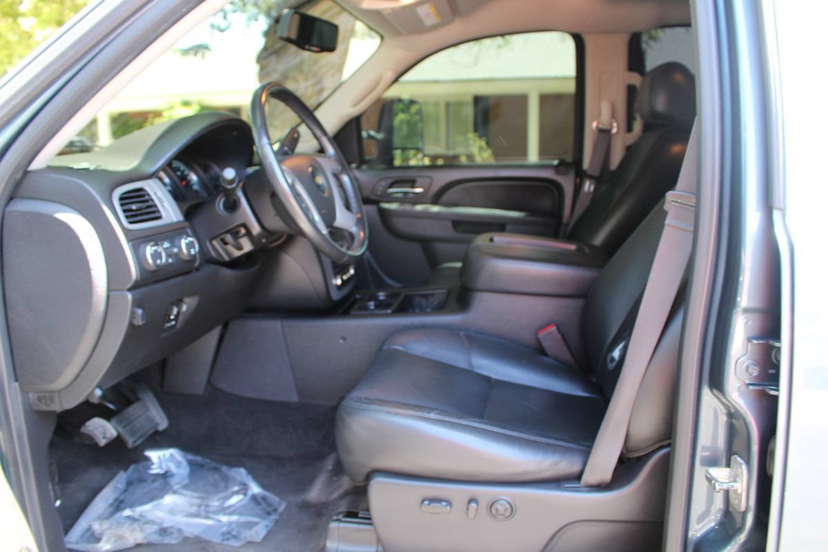 Used 2013 Chevrolet Silverado 2500 LTZ w/ LTZ Plus Package AWD/4WD image 8