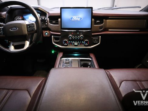 Used 2022 Ford Expedition Limited image 13