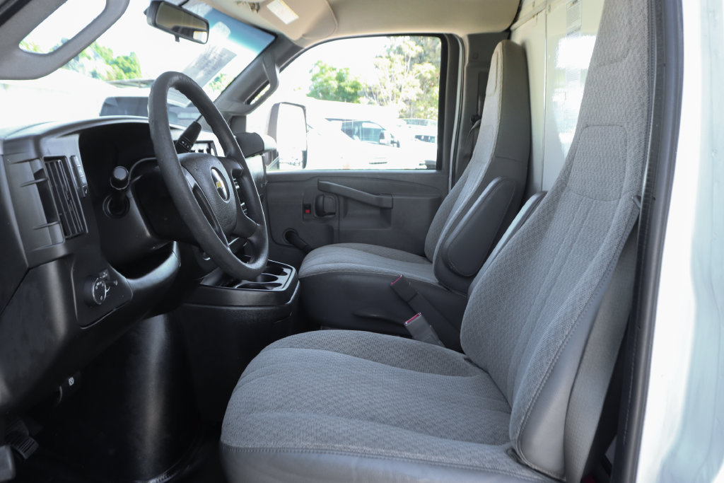Used 2020 Chevrolet Express 3500 w/ Chrome Appearance Package RWD image 17