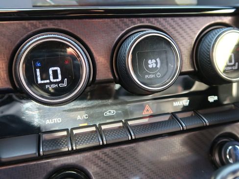 Used 2016 Jaguar F-TYPE R image 35