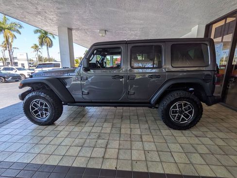 Used 2025 Jeep Wrangler Unlimited Rubicon w/ Convenience Group image 9