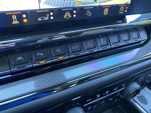 Used 2024 Chevrolet Silverado 1500 ZR2 w/ Technology Package image 17