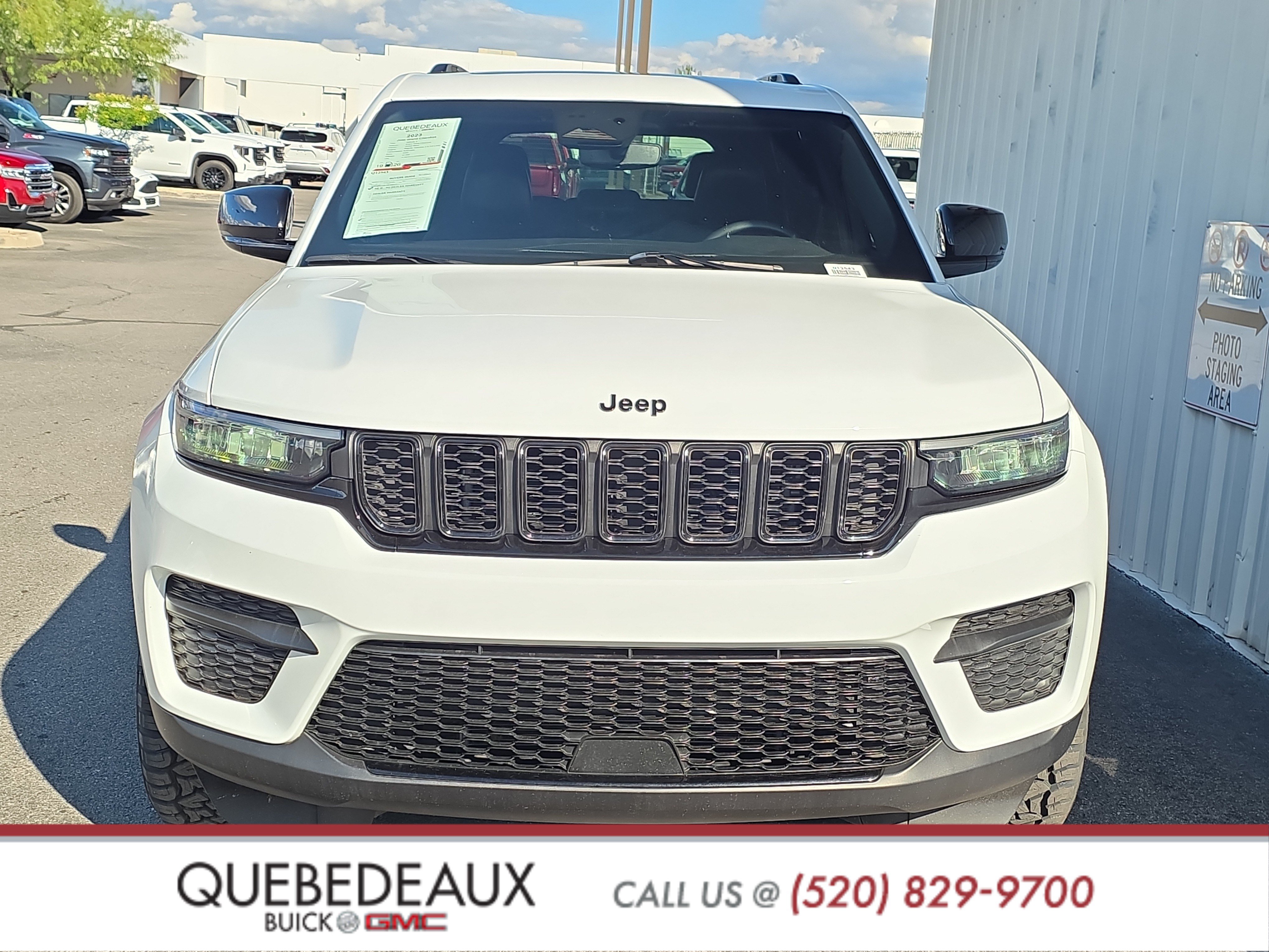 Used 2023 Jeep Grand Cherokee Altitude AWD/4WD image 2