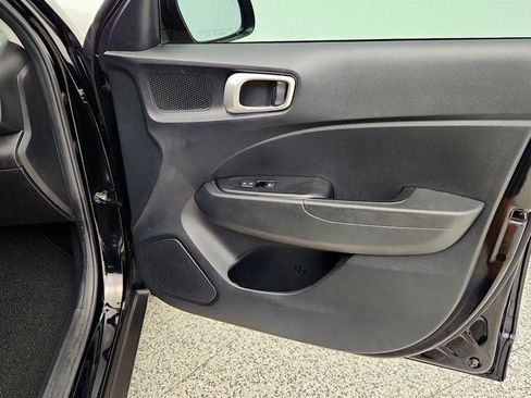 Used 2023 Hyundai Venue FWD image 25