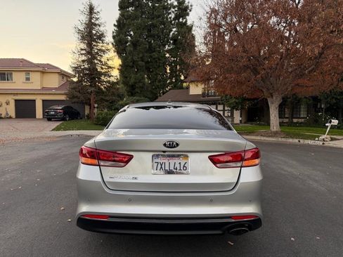 Used 2017 Kia Optima LX w/ Convenience Package image 6