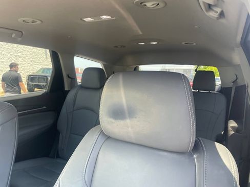 Used 2020 Buick Enclave Essence w/ Sport Touring Edition FWD image 22