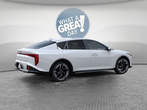 New 2025 Kia K4 GT-Line image 6