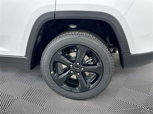 New 2025 Jeep Grand Cherokee Altitude image 16