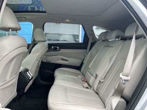 Used 2022 Kia Sorento S w/ Panoramic Sunroof Package FWD image 10