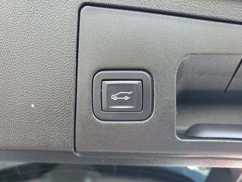 Used 2019 Cadillac XT4 Premium Luxury w/ Driver Awareness Package image 9