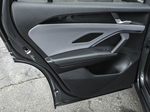 New 2025 Volkswagen Tiguan SE R-Line image 33