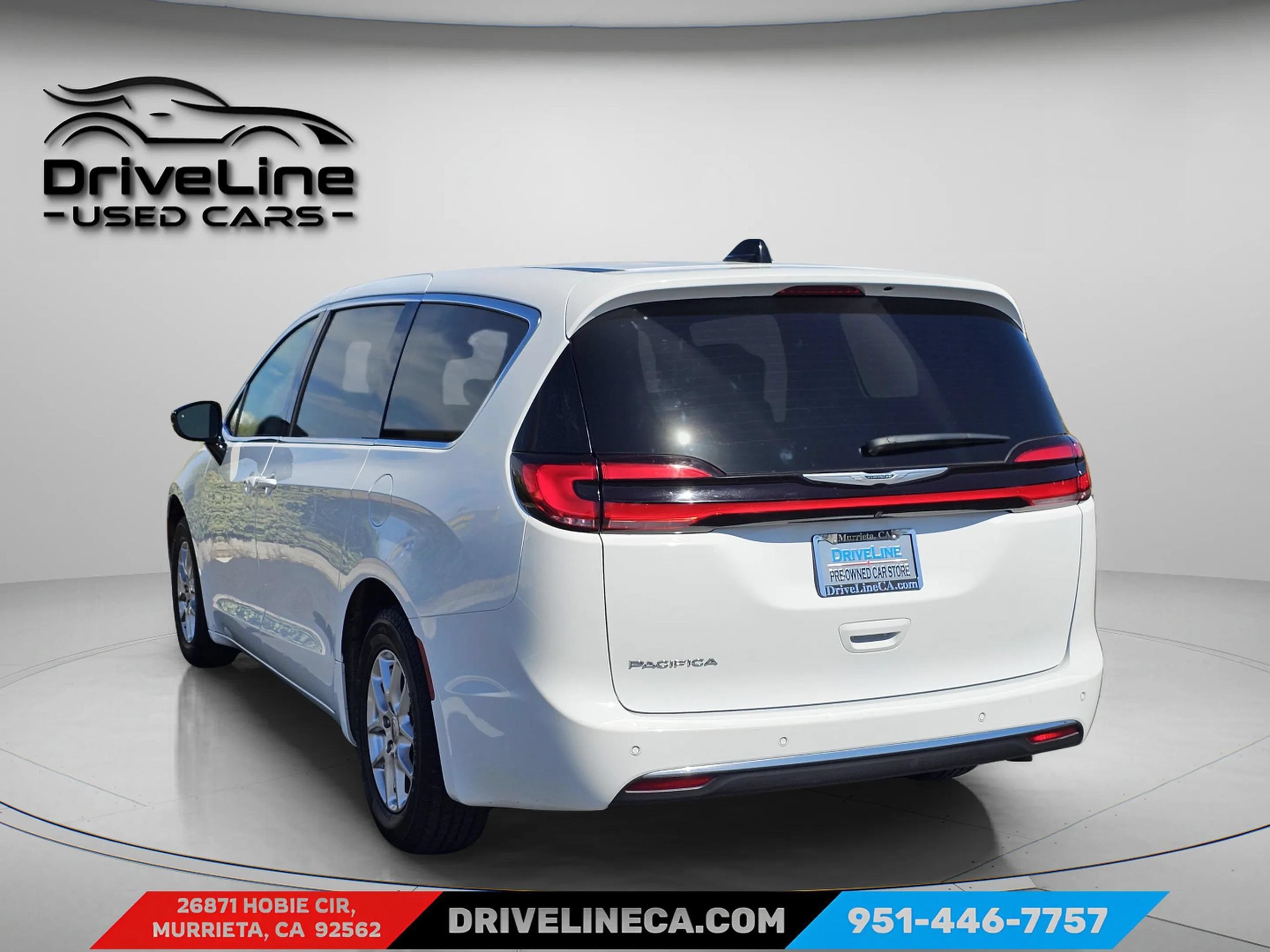 Used 2025 Chrysler Pacifica Select FWD image 6