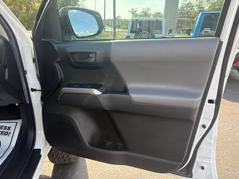 Used 2022 Toyota Tacoma SR5 w/ Technology Package image 18