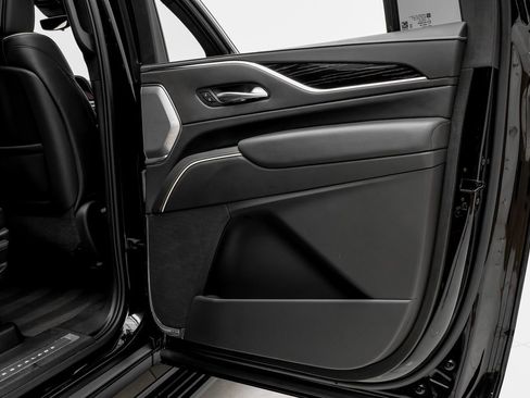 Used 2023 Cadillac Escalade ESV V image 38