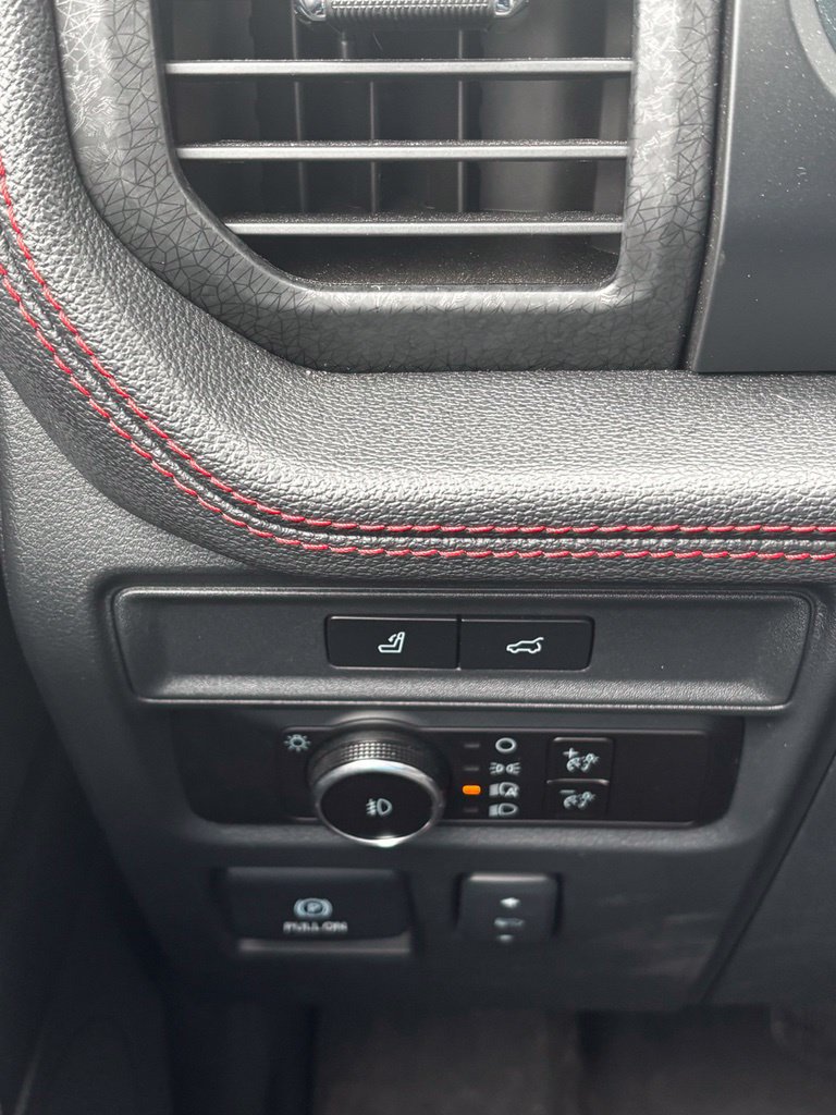 Used 2023 Ford Expedition Limited AWD/4WD image 9