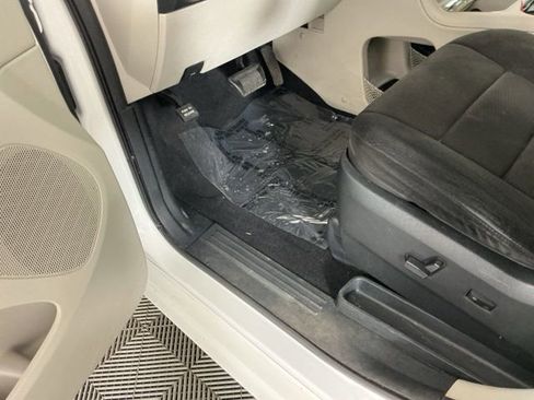 Used 2012 Dodge Grand Caravan SXT image 13