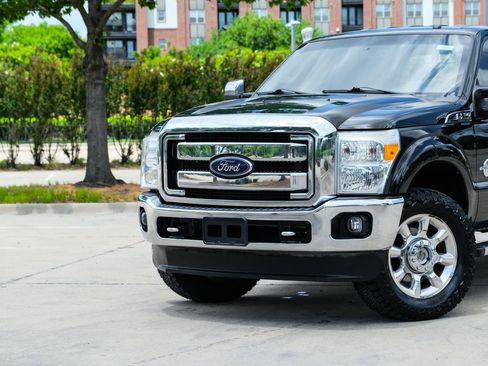 Used 2015 Ford F250 XLT w/ XLT Premium Package AWD/4WD image 8
