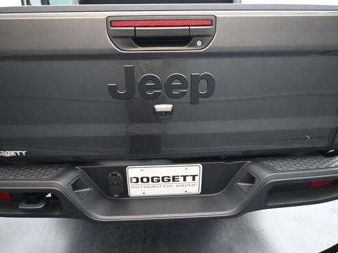 New 2025 Jeep Gladiator Sport image 12