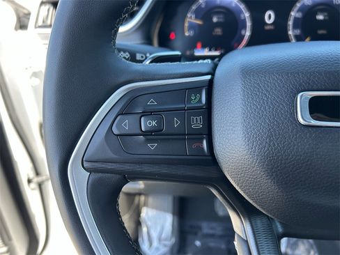 Used 2024 Jeep Grand Cherokee Altitude image 26