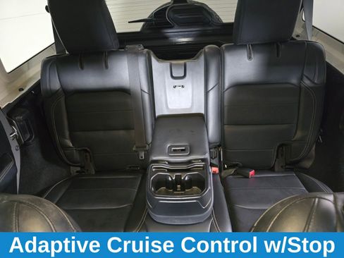 Used 2019 Jeep Wrangler Unlimited Sahara image 17