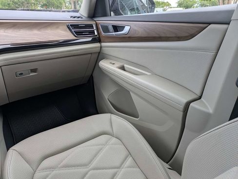 Used 2024 Volkswagen Atlas SE w/ Panoramic Sunroof Package FWD image 22