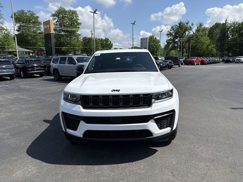 New 2026 Jeep Grand Cherokee Altitude AWD/4WD image 16