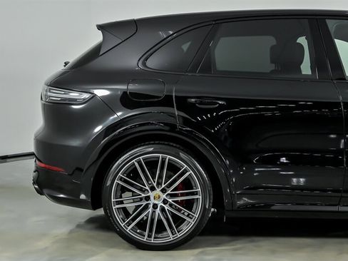 Used 2023 Porsche Cayenne GTS AWD/4WD image 13