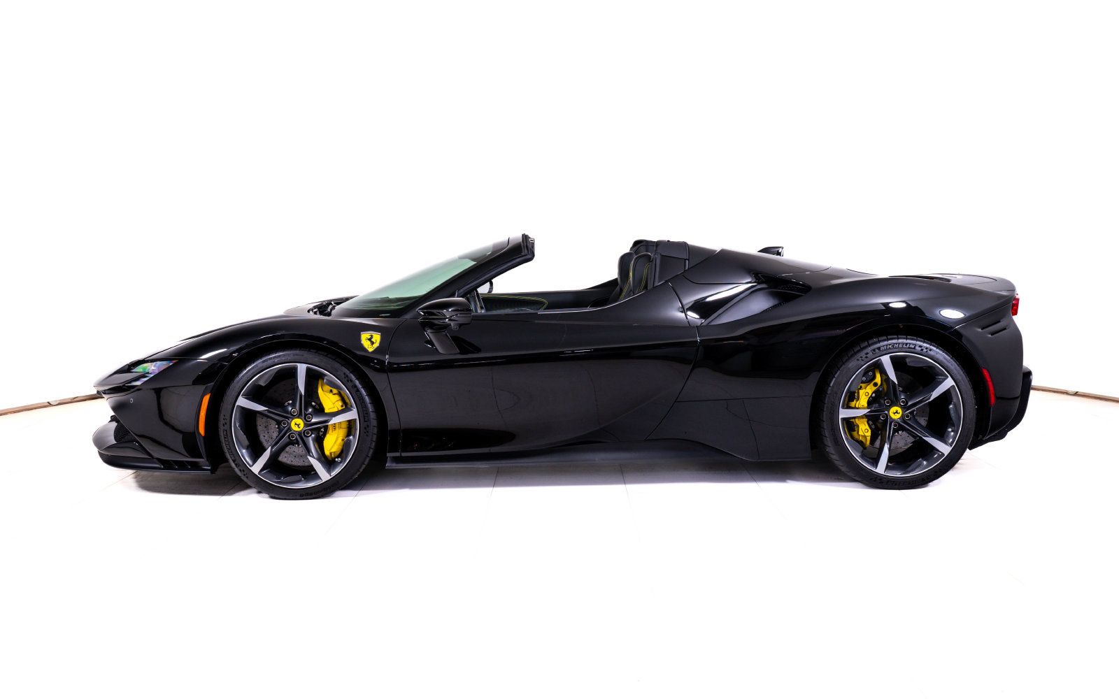 Used 2022 Ferrari SF90 Spider AWD/4WD image 2