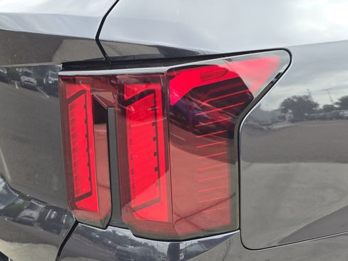 Certified 2025 Kia Sorento LX image 11