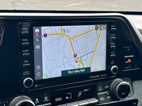 Used 2022 Toyota Highlander XLE image 17