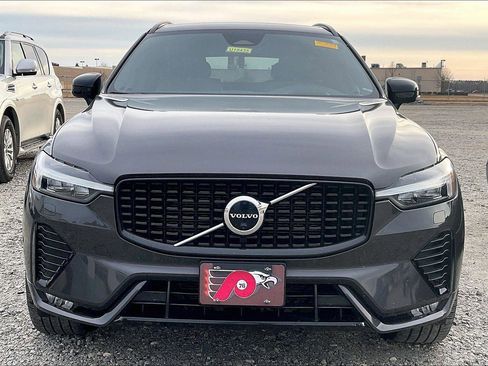 Used 2022 Volvo XC60 B5 R-Design w/ Advanced Package image 7