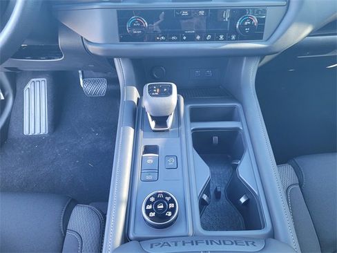 New 2025 Nissan Pathfinder S image 10