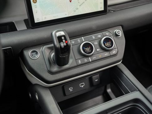 Used 2022 Land Rover Defender 110 SE image 29