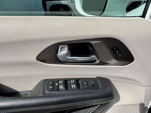 Used 2018 Chrysler Pacifica Limited FWD image 26