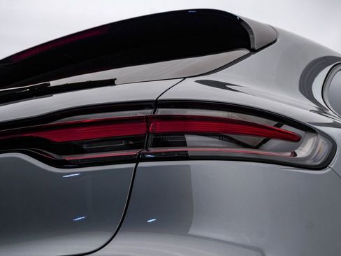 Certified 2026 Porsche Macan AWD/4WD image 12