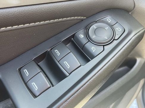 Used 2023 Chevrolet Traverse LT w/ LT Premium Package image 17