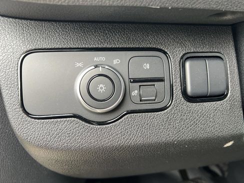 Used 2024 Mercedes-Benz Sprinter 2500 image 28