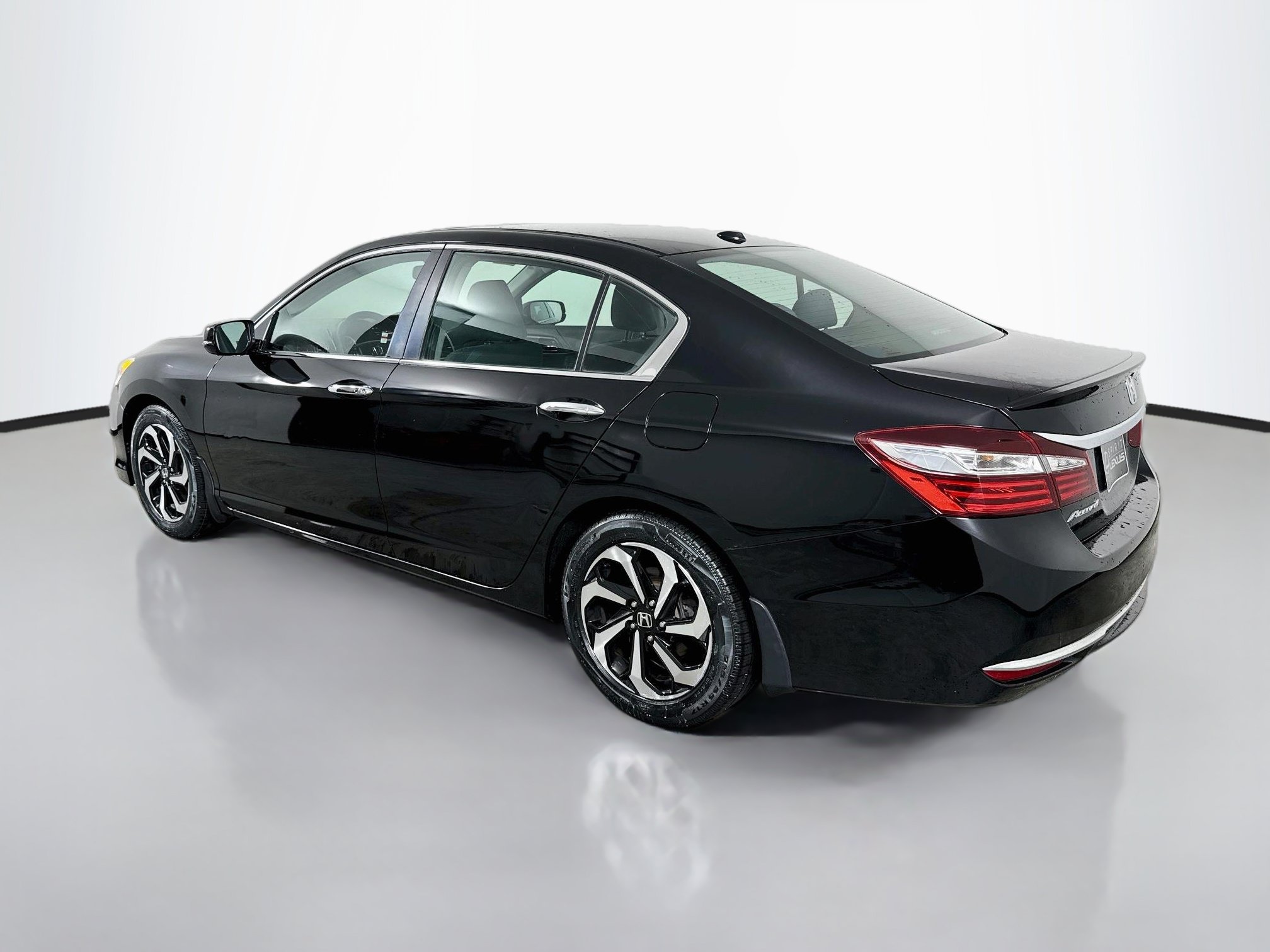 Used 2016 Honda Accord EX image 4