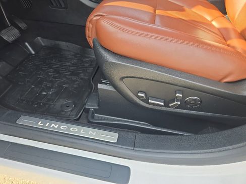 Used 2019 Lincoln Nautilus Reserve image 17