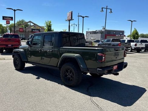 Used 2022 Jeep Gladiator Sport AWD/4WD image 4