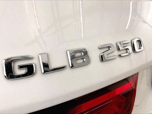 Used 2021 Mercedes-Benz GLB 250 4MATIC image 13